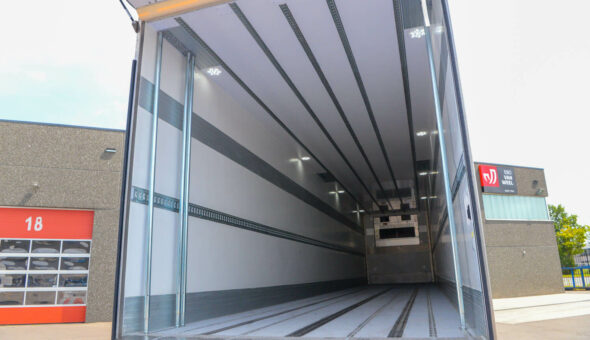 Isotherm closed box semi-trailer with multi-temp compartments for refrigetrated transport