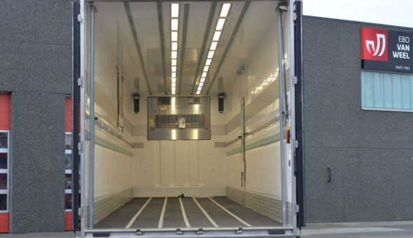 Isotherm closed box semi-trailer with multi-temp compartments for refrigetrated transport