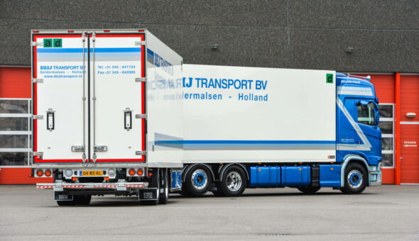 Isotherm truck combination for refrigated transport