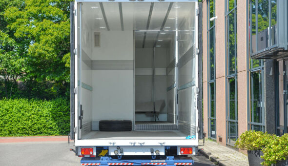 Isotherm truck combination for refrigated transport