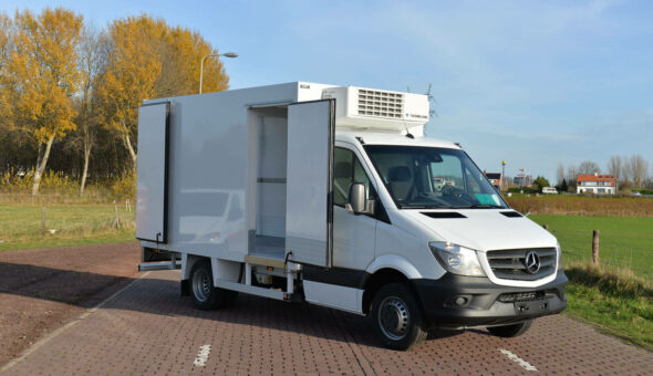 Refrigerated van with multi-temp compartments