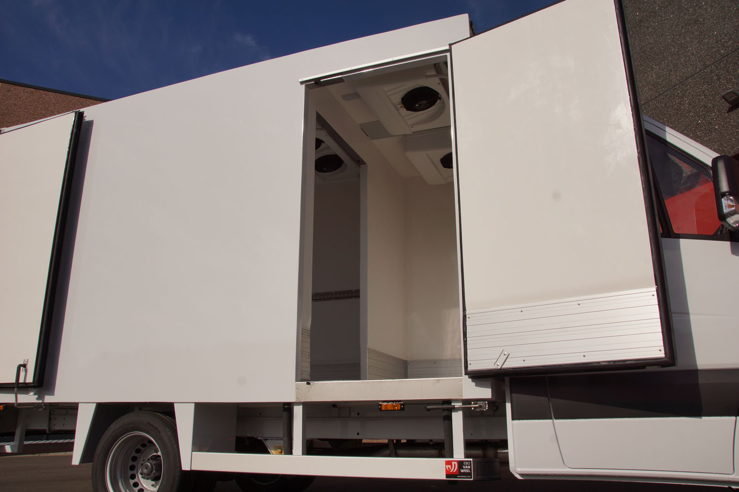 Isotherm box for truck body like Mercedes Sprinter with multi-temp compartments